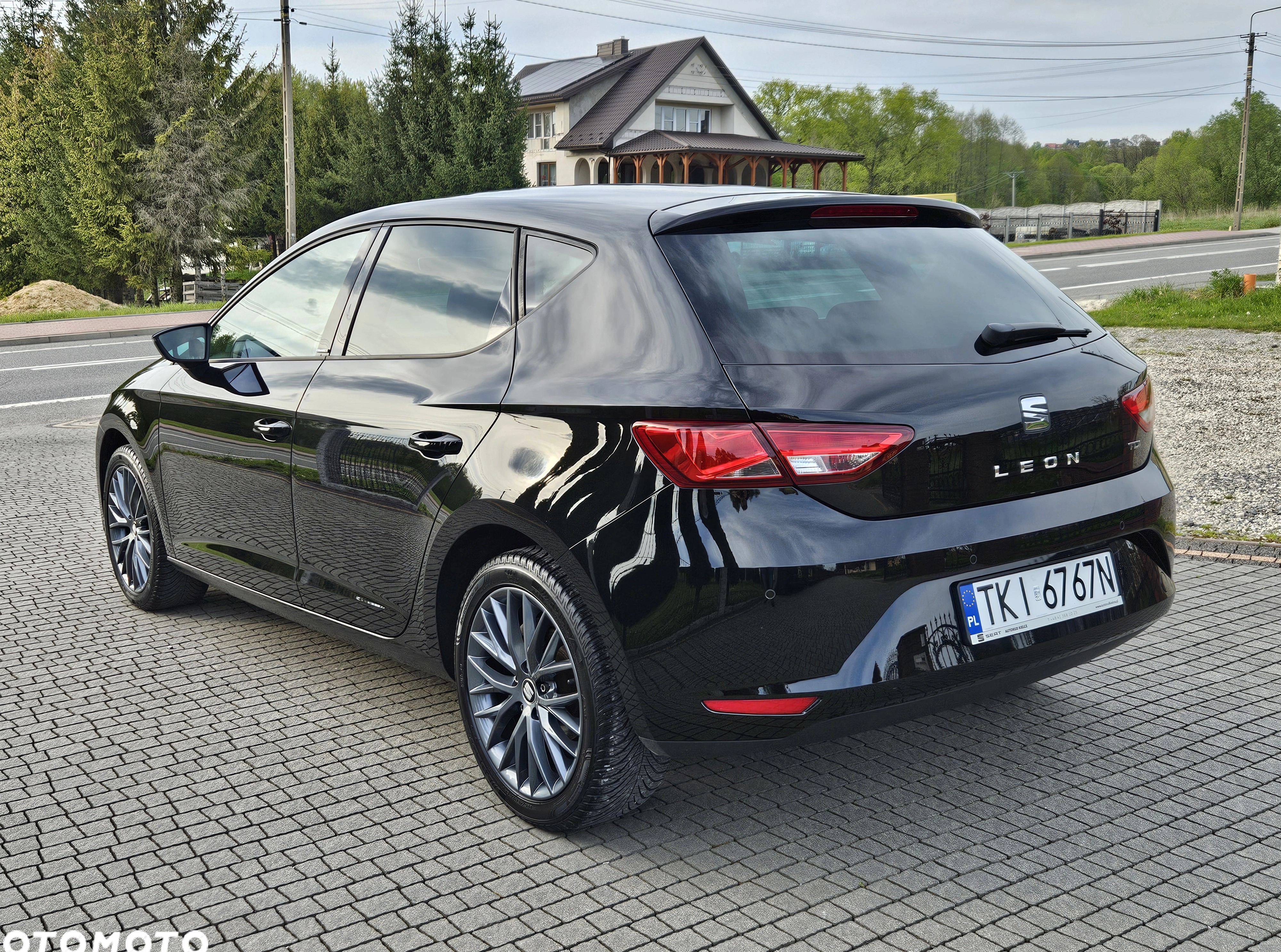 Seat Leon cena 52900 przebieg: 105200, rok produkcji 2016 z Kielce małe 211